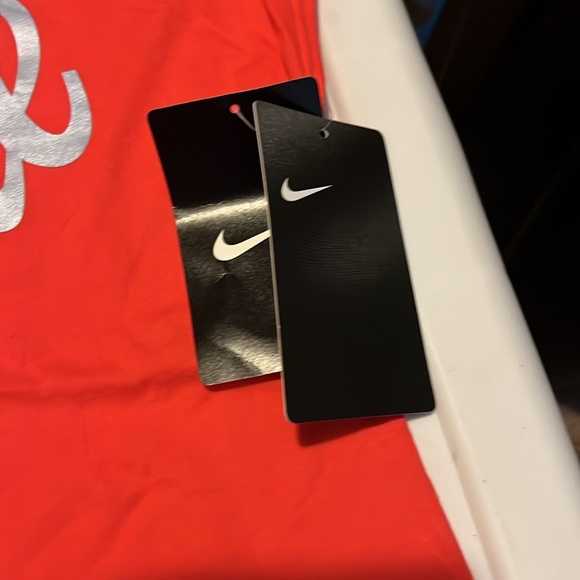 Girls Red Nike Shirt - Picture 3 of 4